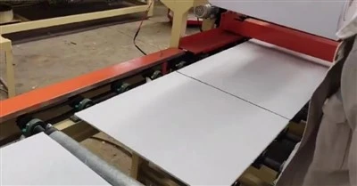Machine pour dalles de plafond en plâtre PVC